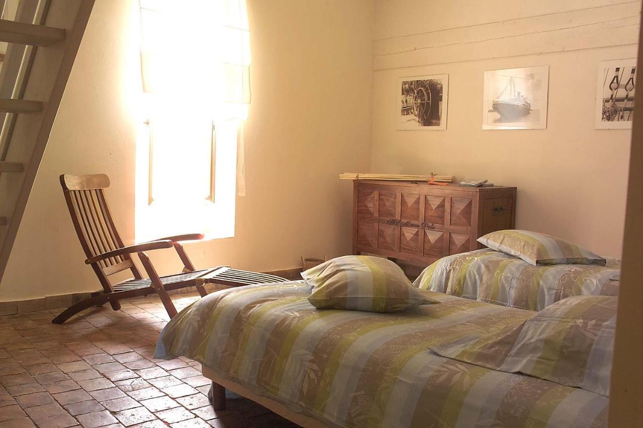 Demeure De Digoine "Chambre D'Hotes" Bourg-Saint-Andeol Luaran gambar