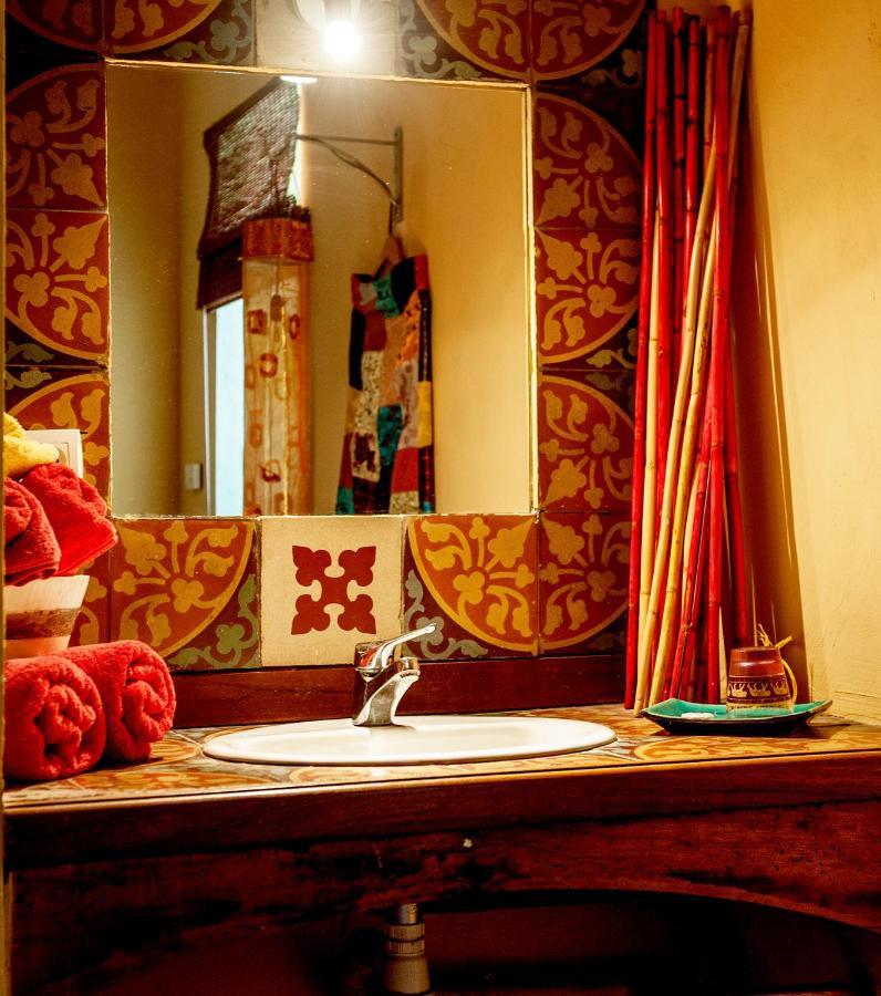 Demeure De Digoine "Chambre D'Hotes" Bourg-Saint-Andeol Luaran gambar