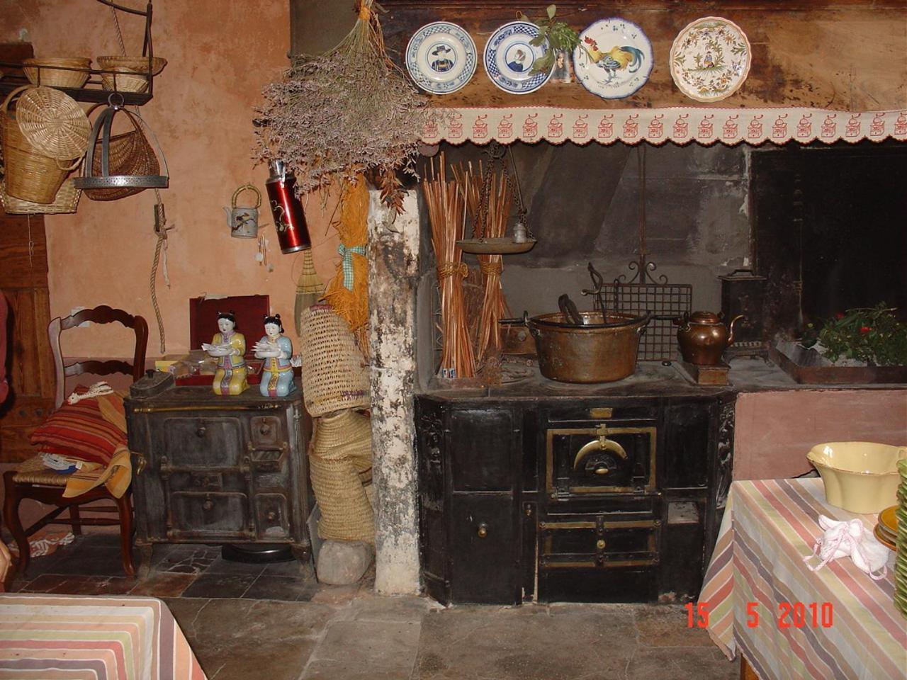 Demeure De Digoine "Chambre D'Hotes" Bourg-Saint-Andeol Luaran gambar