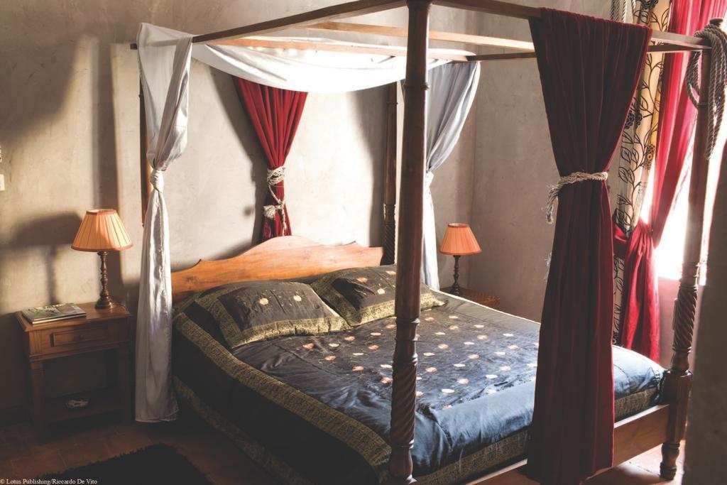 Demeure De Digoine "Chambre D'Hotes" Bourg-Saint-Andeol Luaran gambar